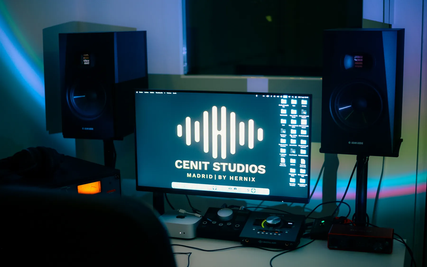 Escritorio de mezcla de Cenit Estudios, Madrid